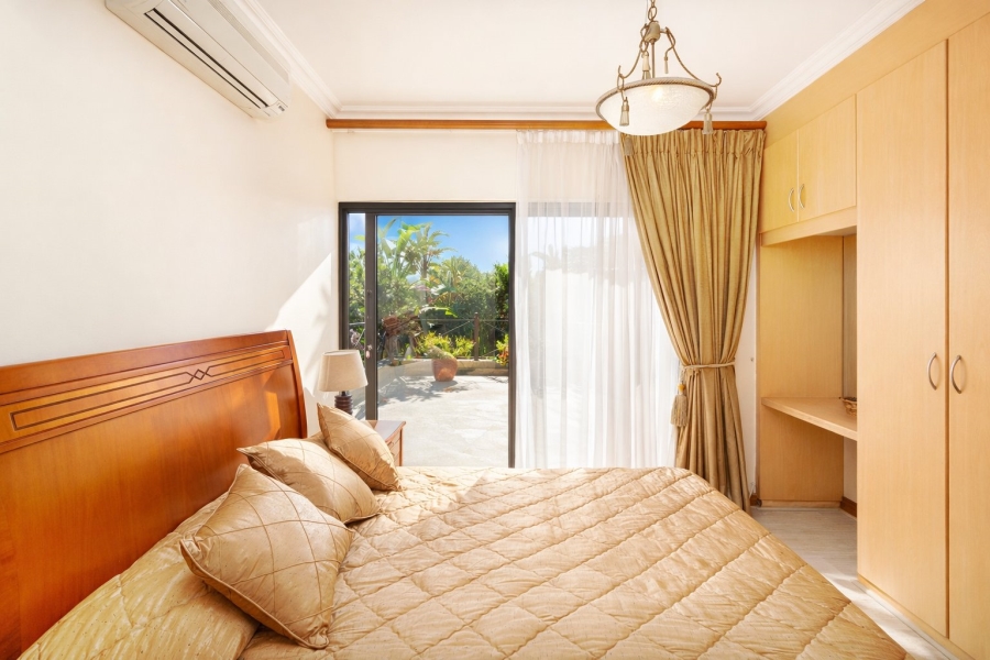 5 Bedroom Property for Sale in Caribbean Beach Club North West